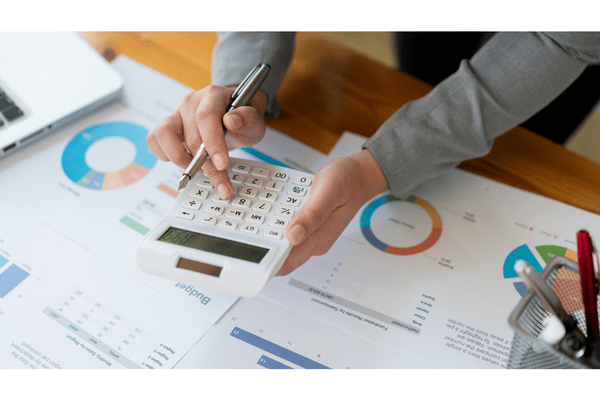 AI検索時代のEC戦略｜ChatGPTの「ショッピングリサーチ」に自社商品を推薦させるAEO対策5つのアクション・物流品質との関係・プラットフォーム別対応状況