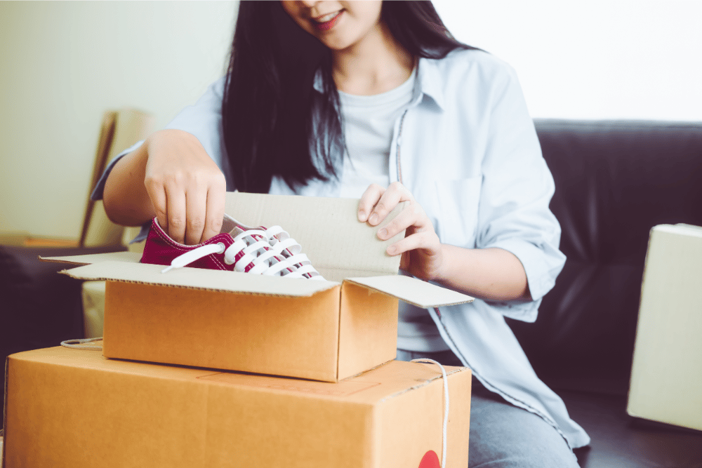 スモールECの発送代行導入判断ガイド｜月20件・50件・100件別の費用対効果計算・最低出荷保証・保管料の落とし穴