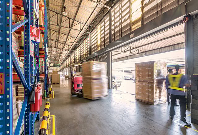 出庫と出荷の違いとは？EC事業者が知るべき物流用語と効率化の実践ガイド