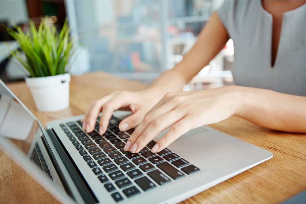 個人ネットショップの開業を「物流設計」から始めるガイド｜商品別の配送コスト試算・損益分岐点計算・月商30万円の壁・開業1年目タイムライン