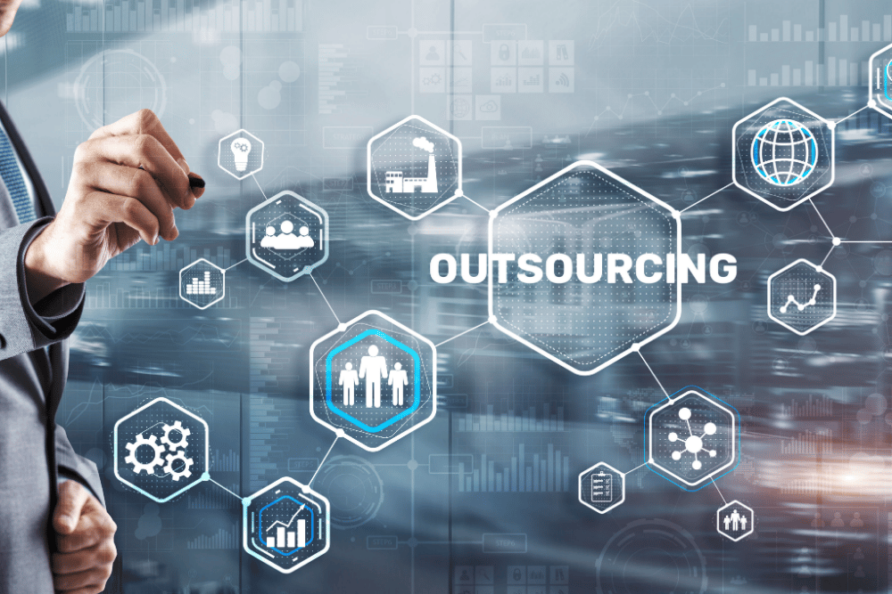 物流アウトソーシング完全ガイド2026年版｜定額系 vs カスタム系の選択基準・メリット・デメリット・月商別の費用対効果試算