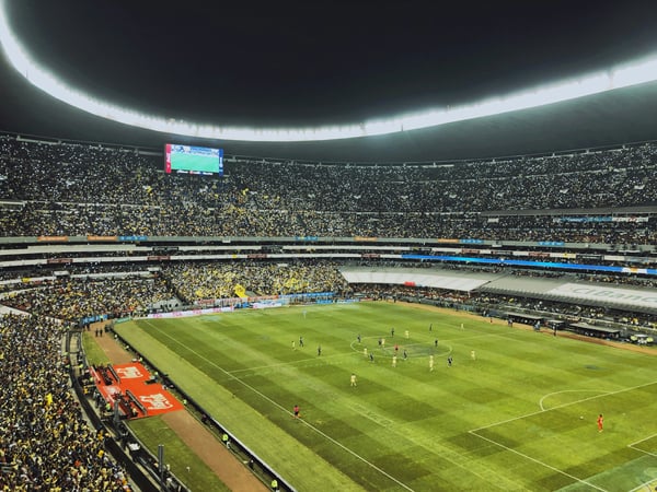 サッカーのゴールとピッチ