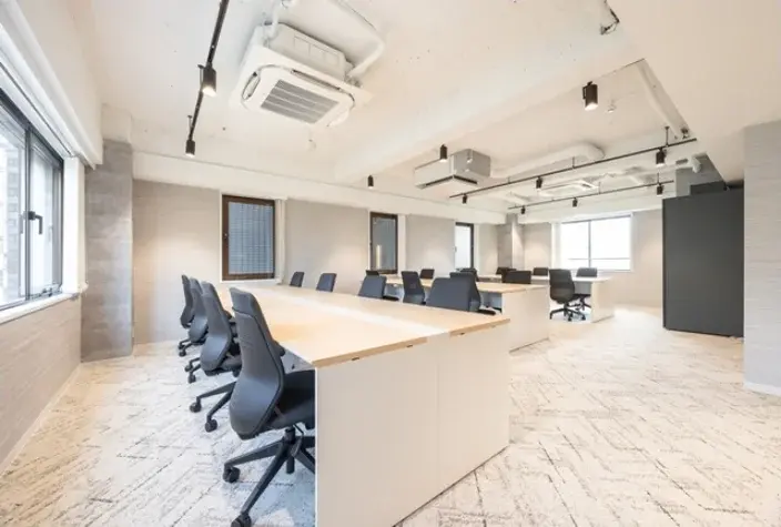 株式会社STOCKCREW 新オフィス（八丁堀ファーストスクエア6階）の執務スペース